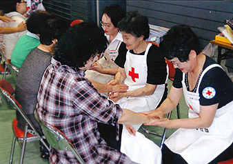 全国赤十字ビューティーケアボランティア活動の様子