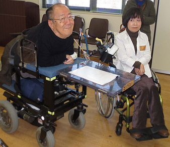 重度障害者である蛭田さんご夫婦の写真